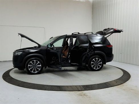 New 2026 Nissan Pathfinder Platinum image 12