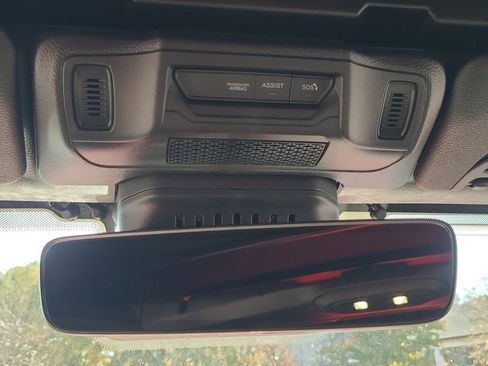 Used 2024 Jeep Gladiator Rubicon w/ Technology Group image 18