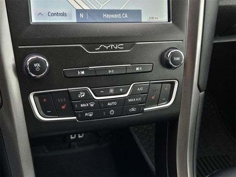 Used 2020 Ford Fusion SEL image 19