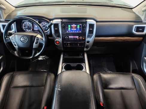 Used 2019 Nissan Titan SL RWD image 3