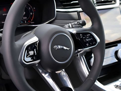 Used 2024 Jaguar XF R-Dynamic SE AWD/4WD image 18