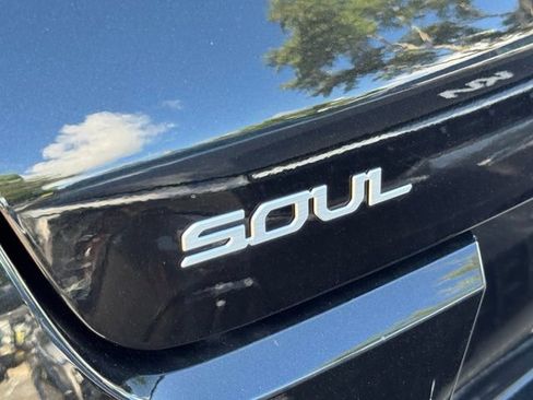 Certified 2025 Kia Soul LX w/ LX Technology Package FWD image 3