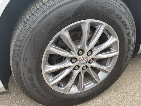 Used 2024 Buick Enclave Premium image 11