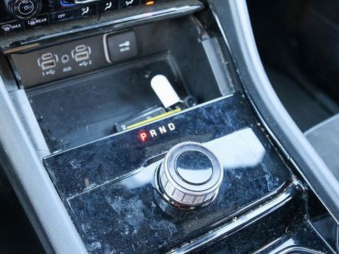 Used 2023 Jeep Grand Cherokee L Laredo image 25