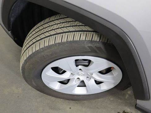 Used 2019 Toyota RAV4 LE FWD image 38