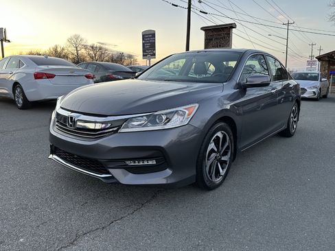 Used 2017 Honda Accord EX-L image 3