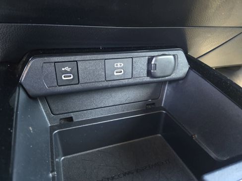 Used 2024 Toyota Prius LE image 28