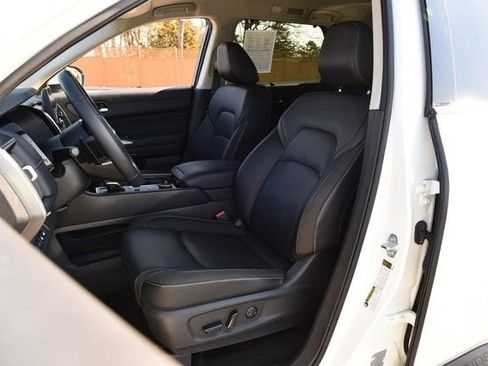 Used 2024 Nissan Pathfinder SL image 23