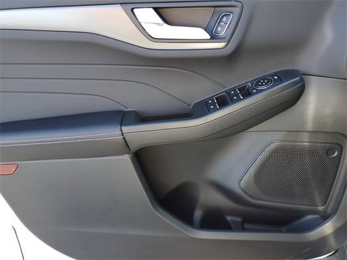 New 2026 Ford Escape SE w/ Class II Trailer Tow Package image 23