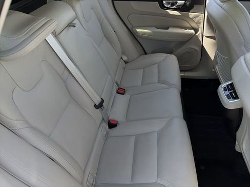 Certified 2023 Volvo XC60 B5 Ultimate w/ Climate Package AWD/4WD image 15