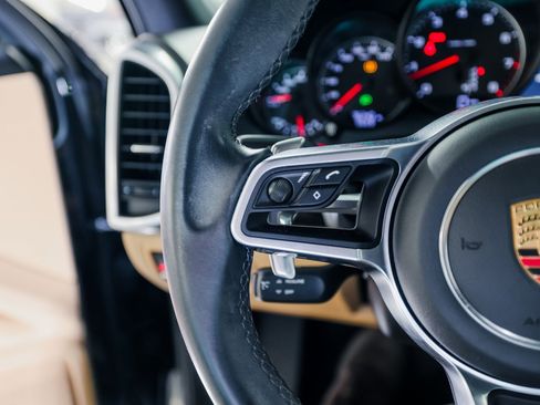 Certified 2017 Porsche Cayenne Platinum Edition image 17