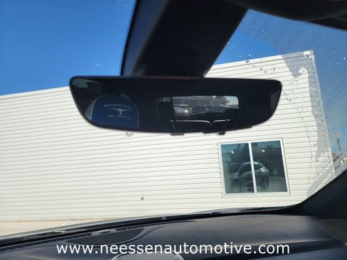 Used 2023 Buick Enclave Essence image 28