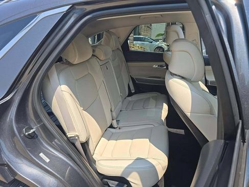 Used 2022 Genesis GV70 2.5T w/ Advanced Package AWD/4WD image 8