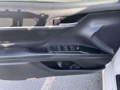 Used 2018 Toyota Camry LE image 24