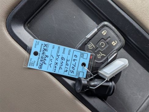 Used 2019 GMC Yukon SLT w/ Open Road Package image 38