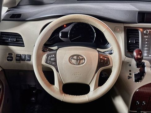 Used 2011 Toyota Sienna XLE w/ Premium Pkg FWD image 13