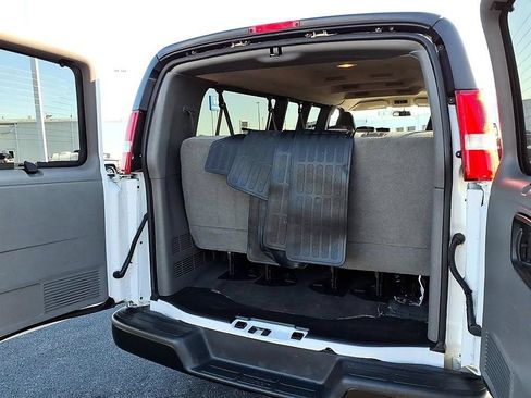 Used 2024 Chevrolet Express 3500 LS RWD image 15