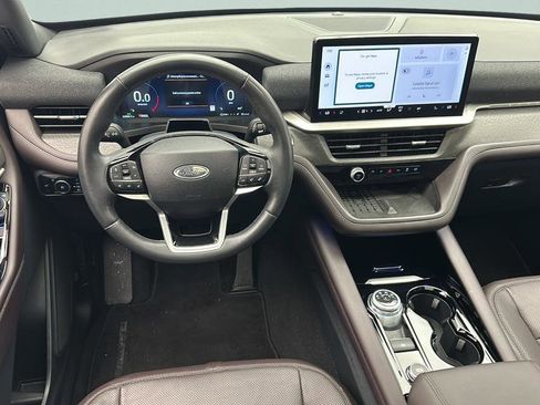 Used 2025 Ford Explorer Platinum w/ LUX Leather Package AWD/4WD image 11