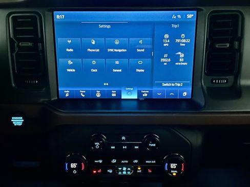 Used 2024 Ford Bronco Outer Banks AWD/4WD image 18