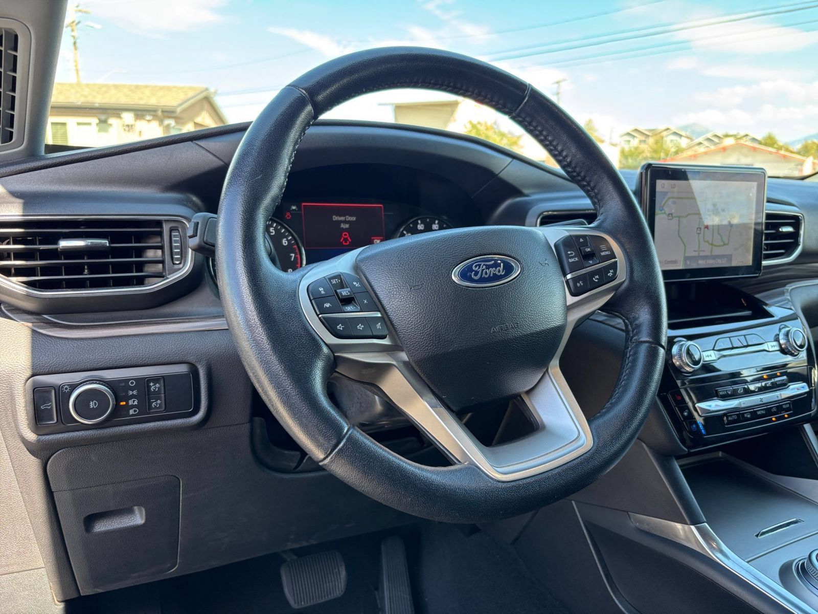 Used 2023 Ford Explorer Limited AWD/4WD image 37