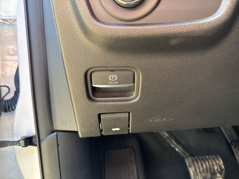 Used 2023 Jeep Grand Cherokee Laredo w/ Luxury Tech Group I AWD/4WD image 26