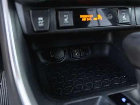Used 2022 Toyota RAV4 XLE Premium AWD/4WD image 20