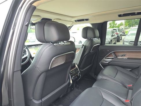 Used 2025 Land Rover Range Rover Autobiography AWD/4WD image 17