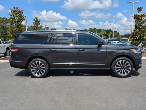 Used 2022 Lincoln Navigator L Reserve AWD/4WD image 2
