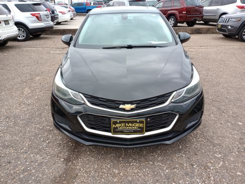 Used 2017 Chevrolet Cruze LT w/ Sun And Sound Package image 2