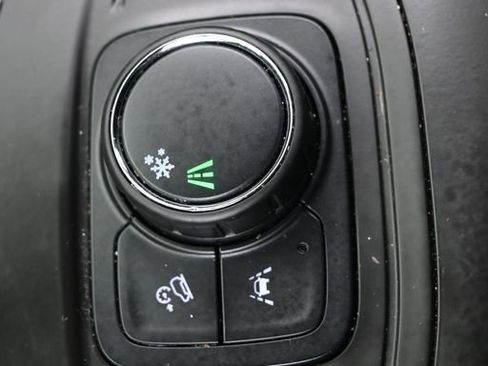 Used 2023 GMC Terrain SLE image 21