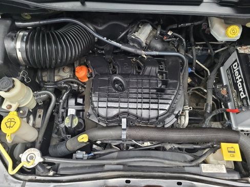 Used 2016 Dodge Grand Caravan SXT FWD image 30