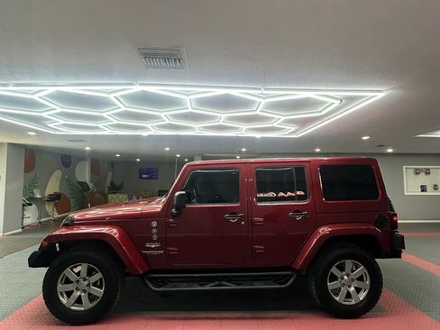 Used 2012 Jeep Wrangler Unlimited Sahara w/ Connectivity Group AWD/4WD image 3