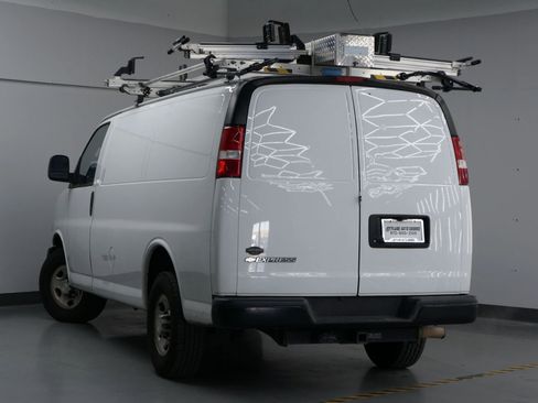 Used 2021 Chevrolet Express 3500 w/ Driver Convenience Package image 5