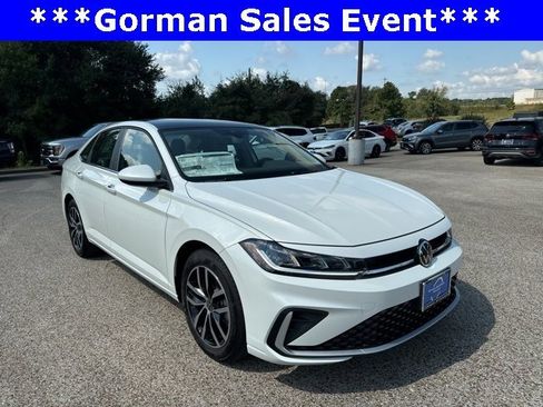 Certified 2025 Volkswagen Jetta SE image 1