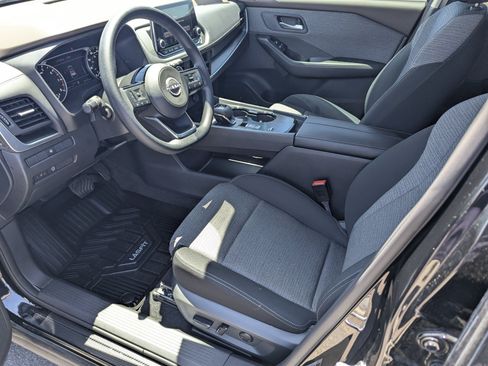 Used 2023 Nissan Rogue SV FWD image 9