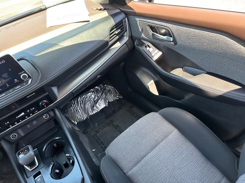 Used 2023 Nissan Rogue SV FWD image 15