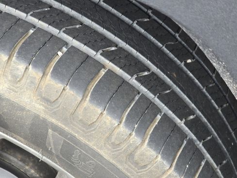 Used 2022 Toyota RAV4 XLE Premium image 22