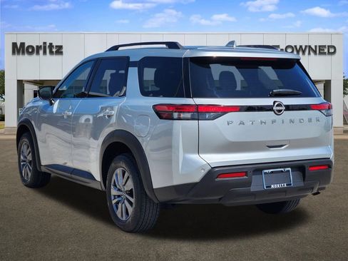 Used 2025 Nissan Pathfinder SV FWD image 7