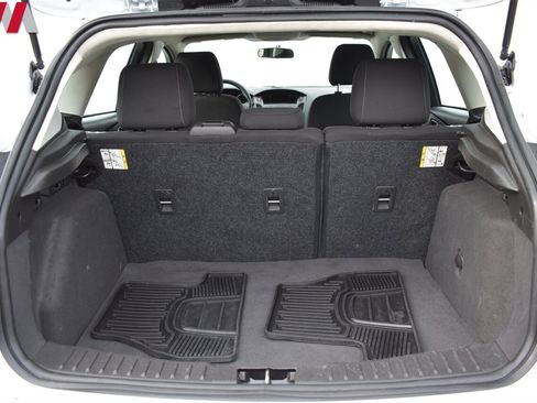 Used 2018 Ford Focus SE w/ Cold Weather Package image 24