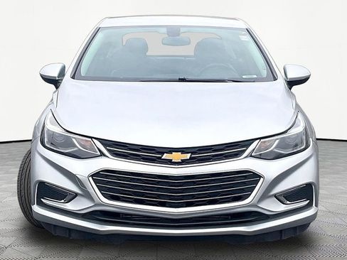 Used 2018 Chevrolet Cruze Premier image 2