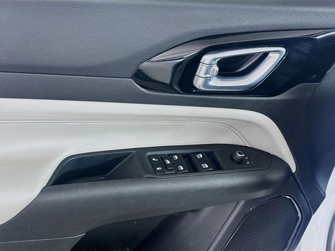 Used 2025 Jeep Compass Limited image 15