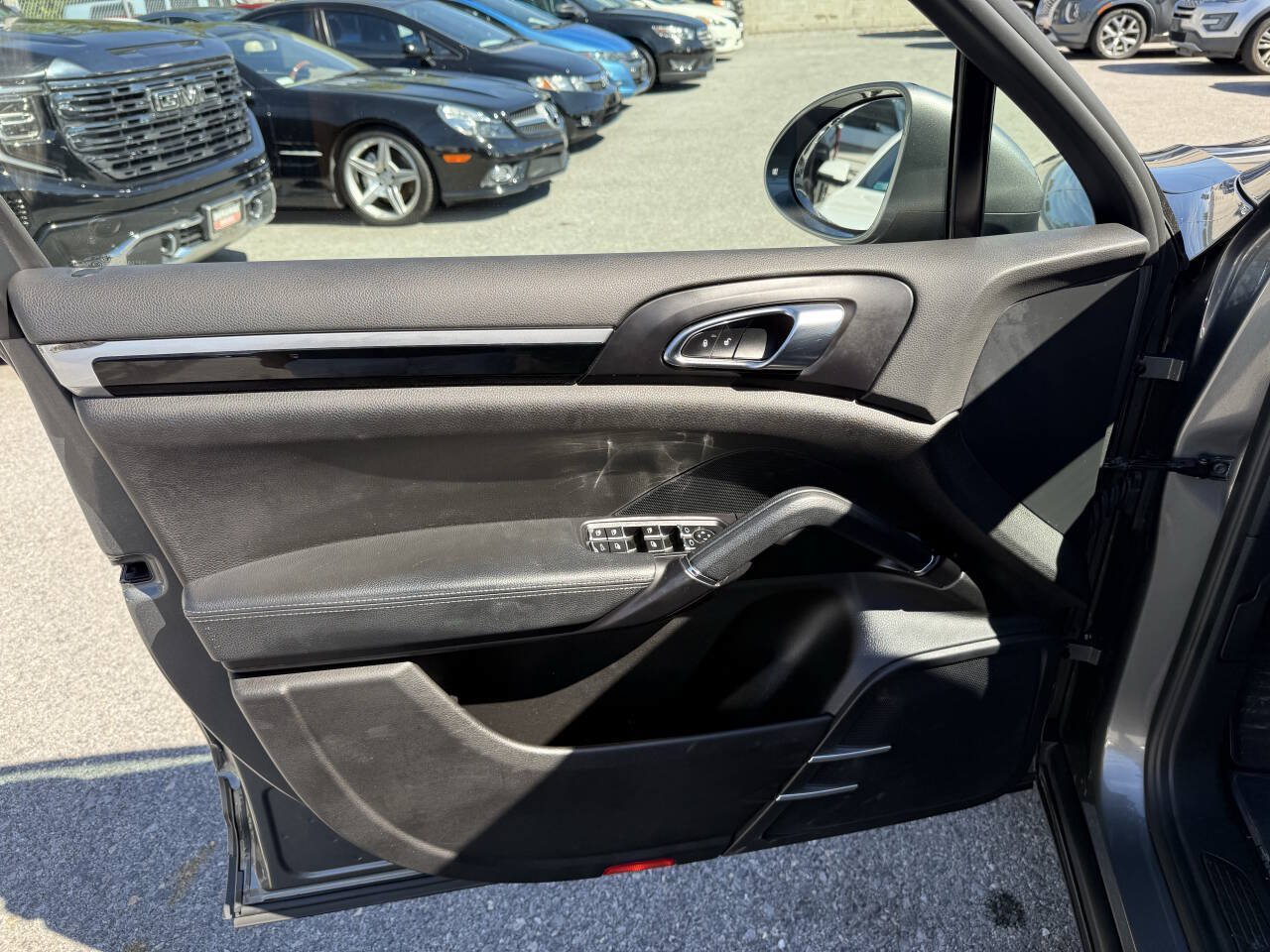 Used 2016 Porsche Cayenne AWD/4WD image 10