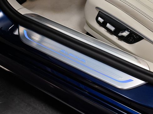 Used 2022 BMW ALPINA B7 xDrive AWD/4WD image 24