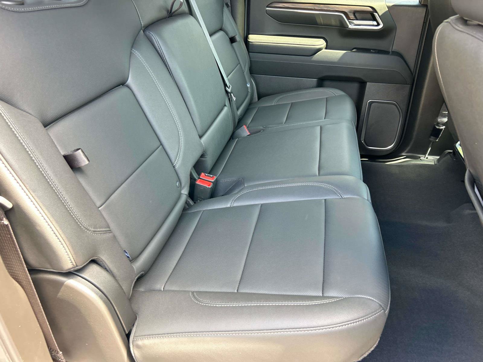 Used 2024 GMC Sierra 1500 SLT w/ SLT Premium Plus Package AWD/4WD image 34