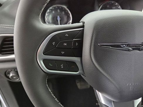 New 2026 Chrysler Pacifica Select FWD image 17