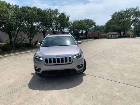 Used 2021 Jeep Cherokee Latitude Plus w/ Sun & Sound Group FWD image 2