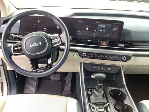 Used 2025 Kia Carnival SX Prestige FWD image 9