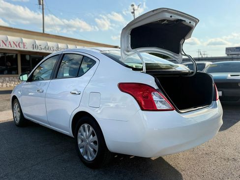 Used 2012 Nissan Versa SV FWD image 8