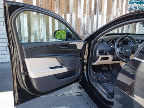 Used 2017 Jaguar XE Prestige AWD/4WD image 10