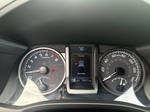 Used 2020 Toyota Tacoma TRD Sport w/ Technology Package AWD/4WD image 15